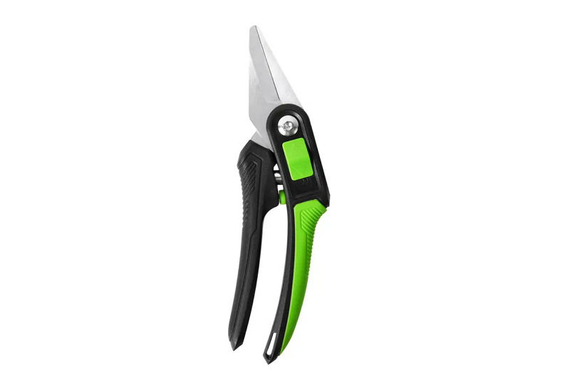 How To Use Pruning Shears for Garden Maintenance During The Spring And Autumn Seasons？
